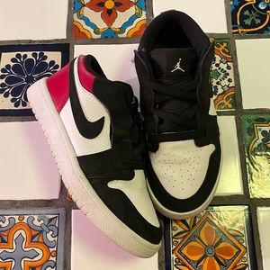 Boy’s Jordans size 2